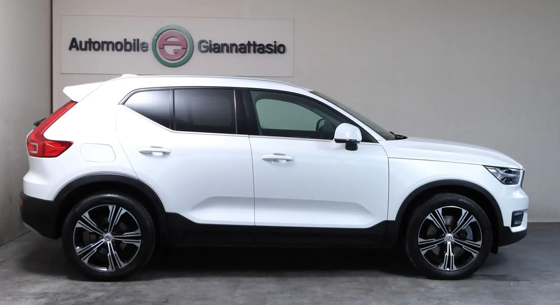 Volvo XC40 Inscription Expression Recharge Plug-In Hyb Blanc - 1