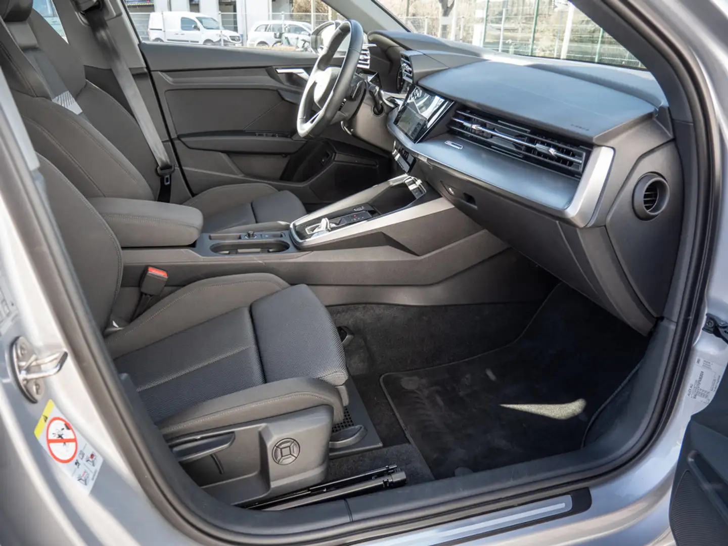 Audi A3 Sportback 40TFSI e LED NAVI VIRTUAL Silber - 2
