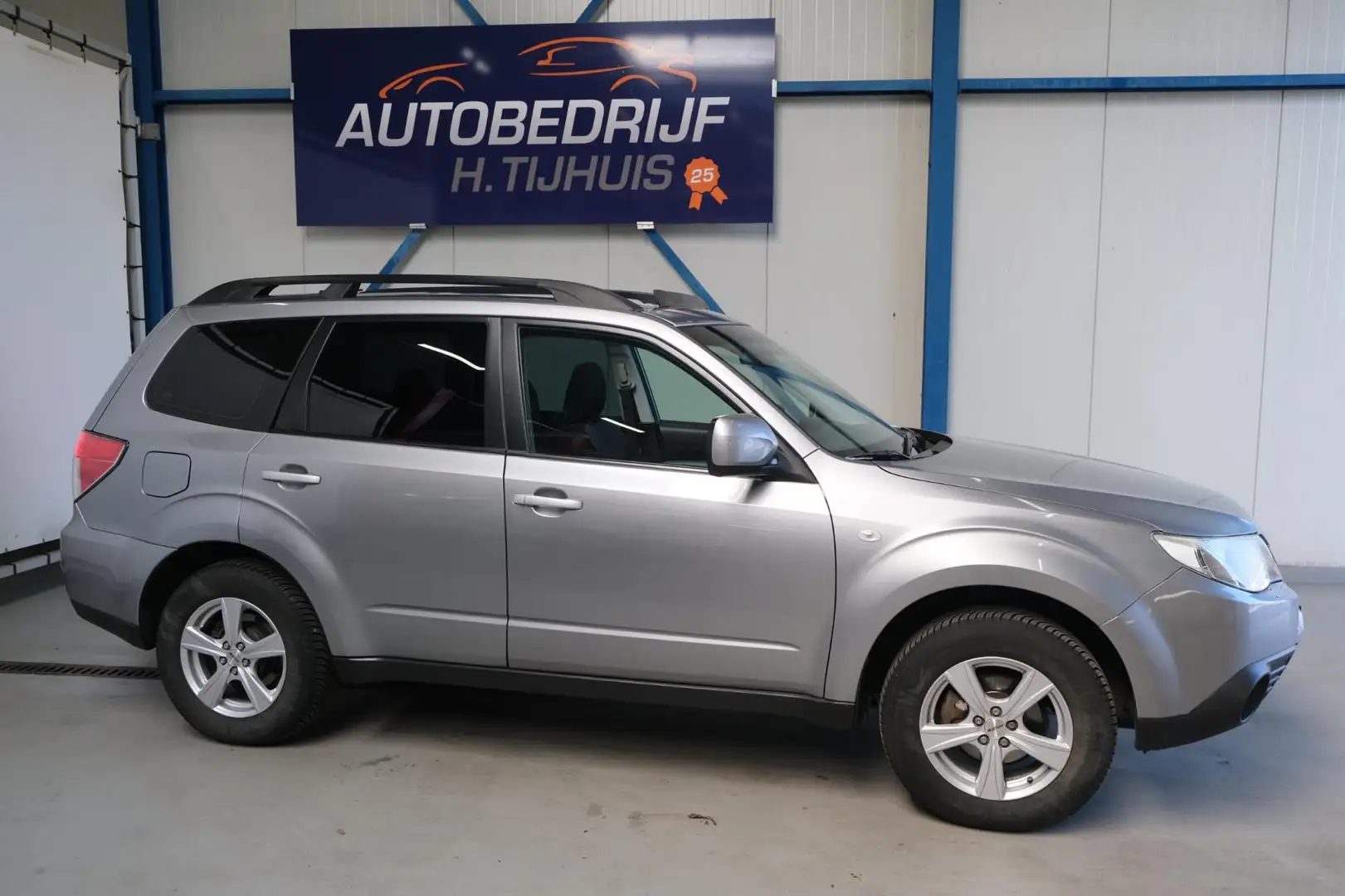 Subaru Forester 2.0 XS Premium Automaat - Airco, Cruise, Trekhaak. Gri - 2