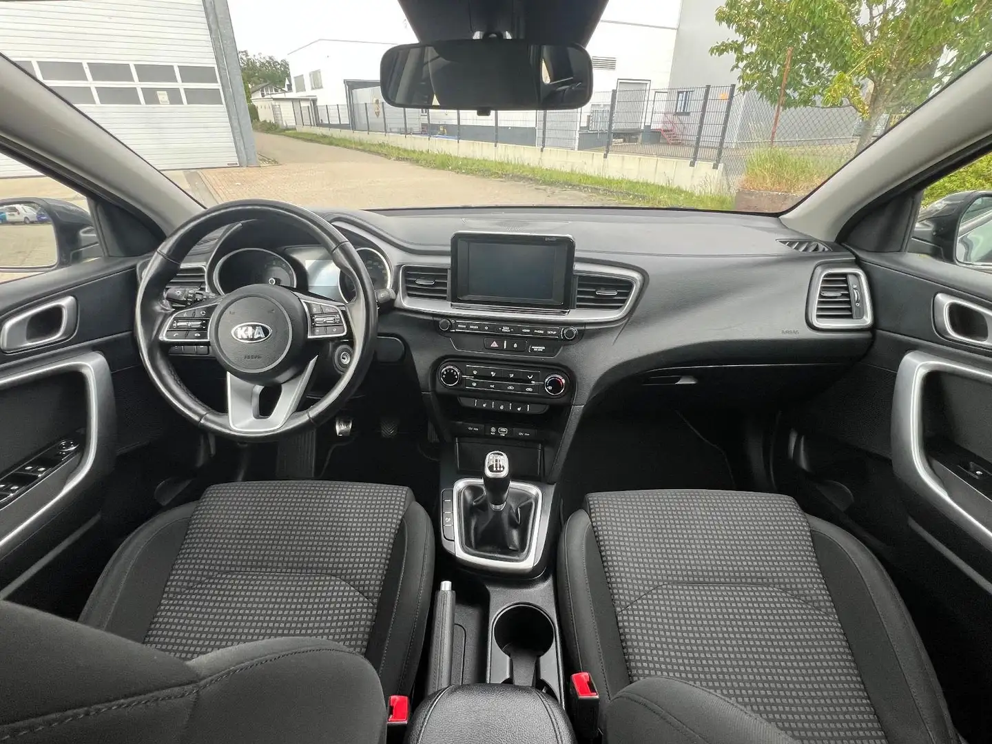Kia Ceed / cee'd cee'd 1.4 Edition 7 Emotion Grau - 2