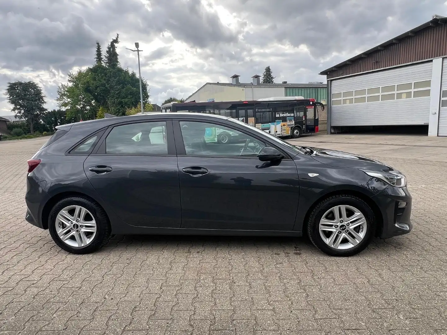 Kia Ceed / cee'd cee'd 1.4 Edition 7 Emotion Grau - 1