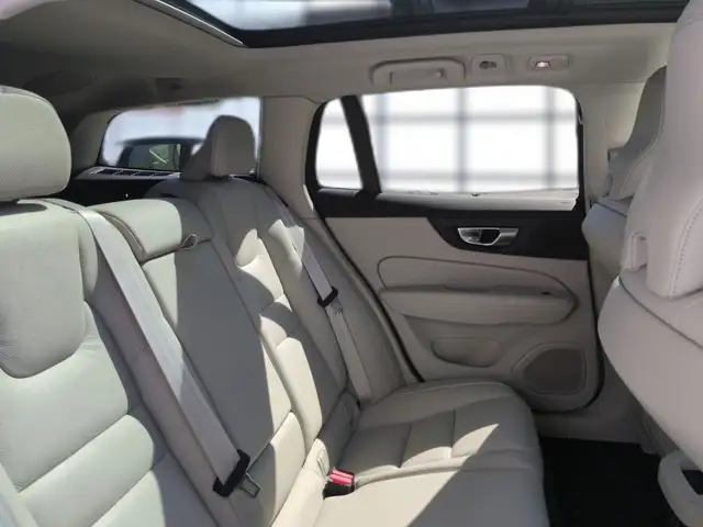 Volvo V60 Cross Country view 18