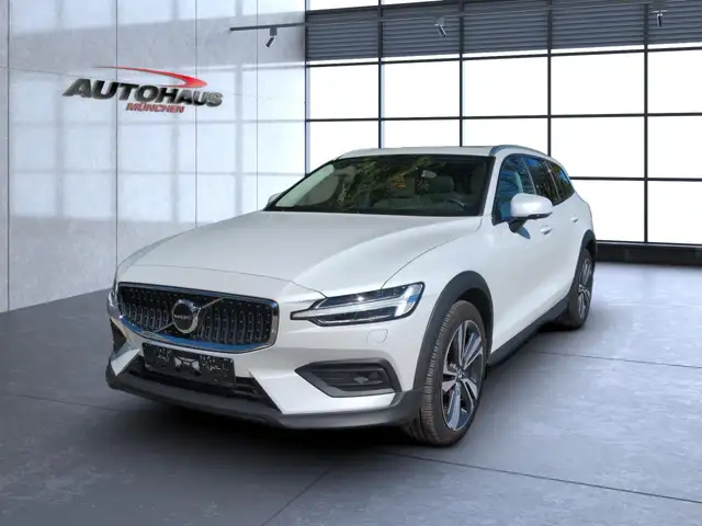 Volvo V60 Cross Country view 3