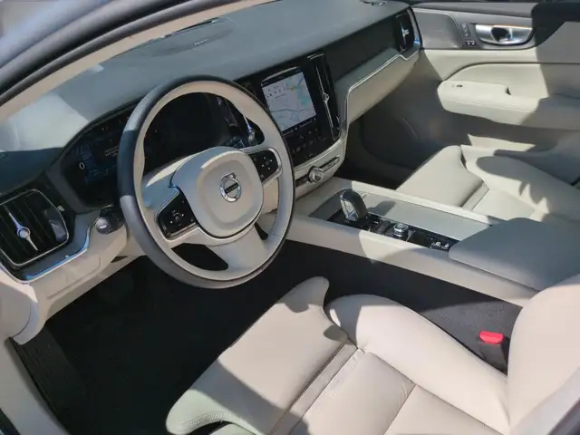 Volvo V60 Cross Country view 13