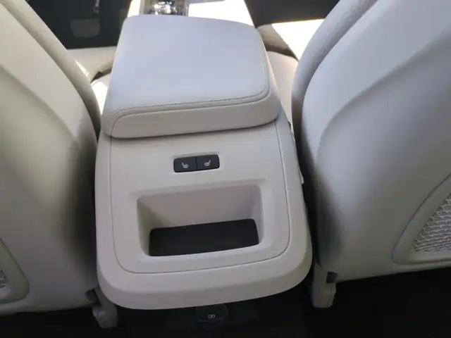 Volvo V60 Cross Country view 23