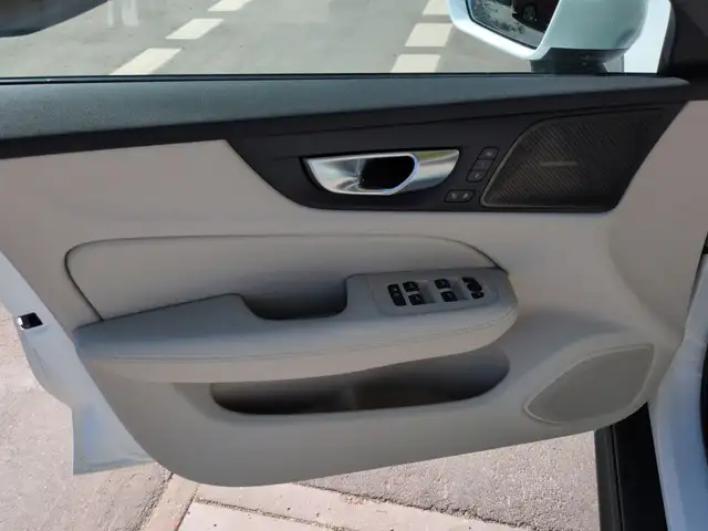 Volvo V60 Cross Country view 10