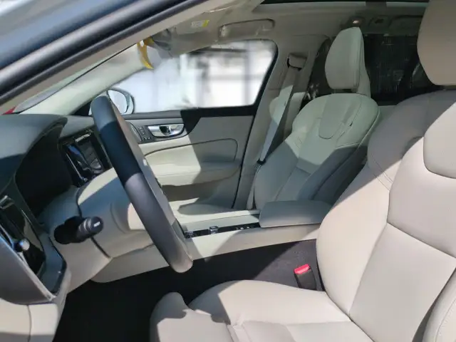 Volvo V60 Cross Country view 12
