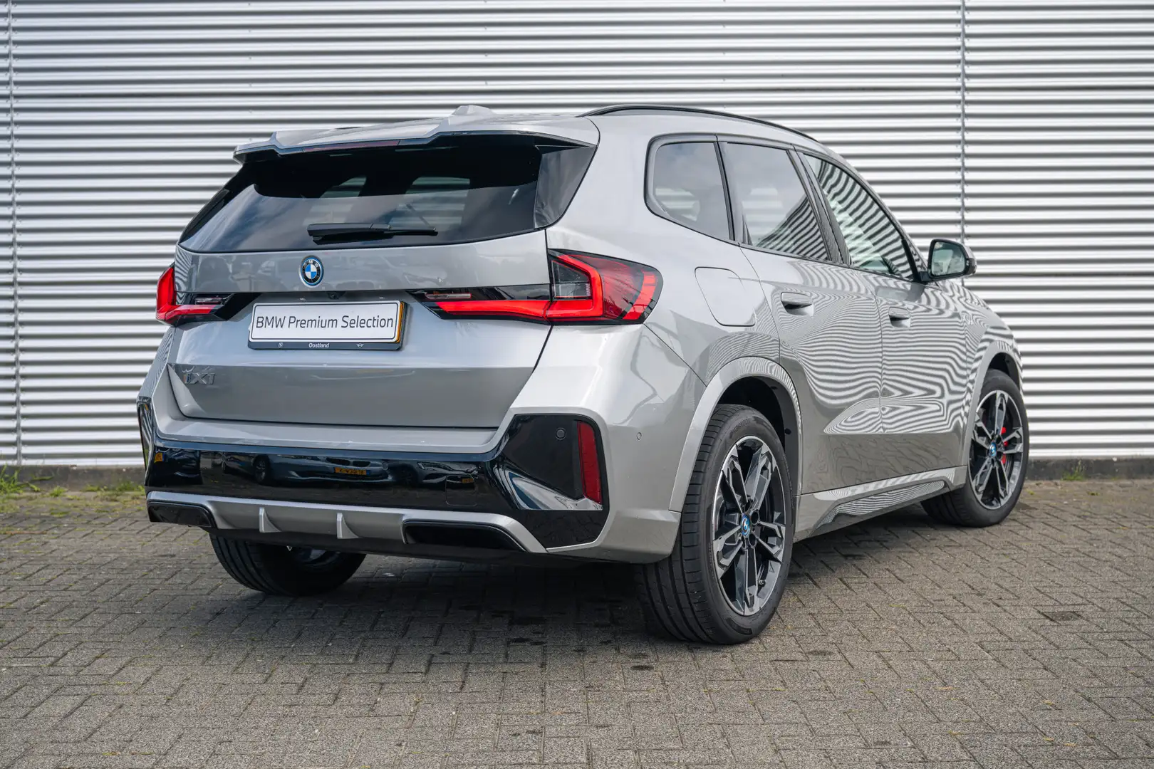 BMW iX1 eDrive20 High Executive M Sport / Panoramadak / Sp Argent - 2