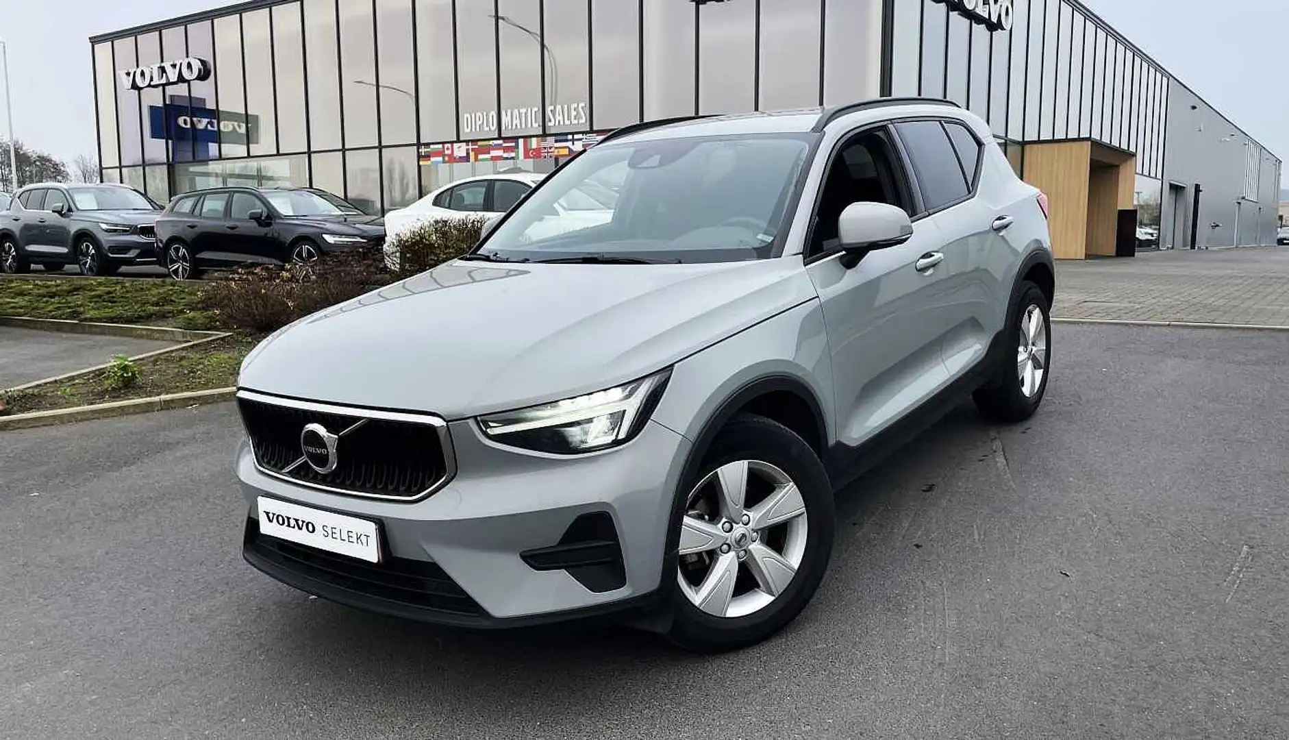 Volvo XC40 T2 Automatique Gris - 1