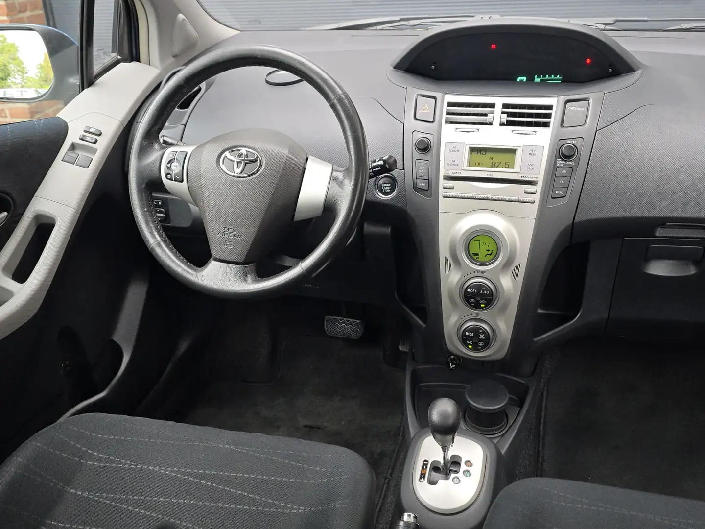 Toyota Yaris 1.3 VVTi Luna MMT|Automaat |Keyless |Clima Grau - 2