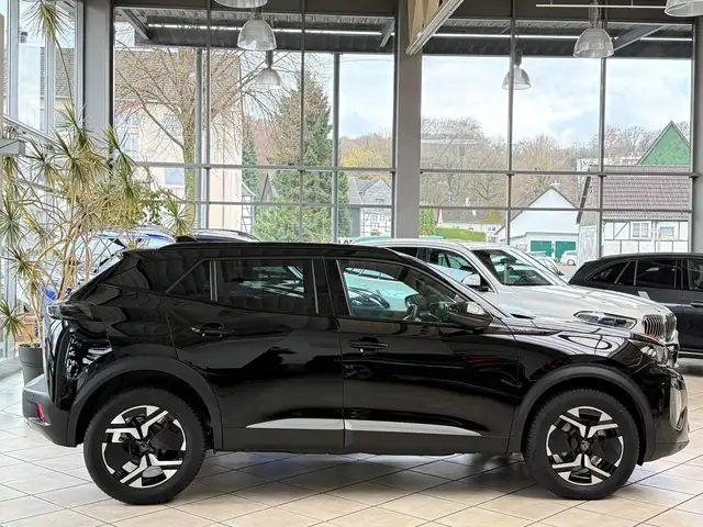 Peugeot 2008 view 2