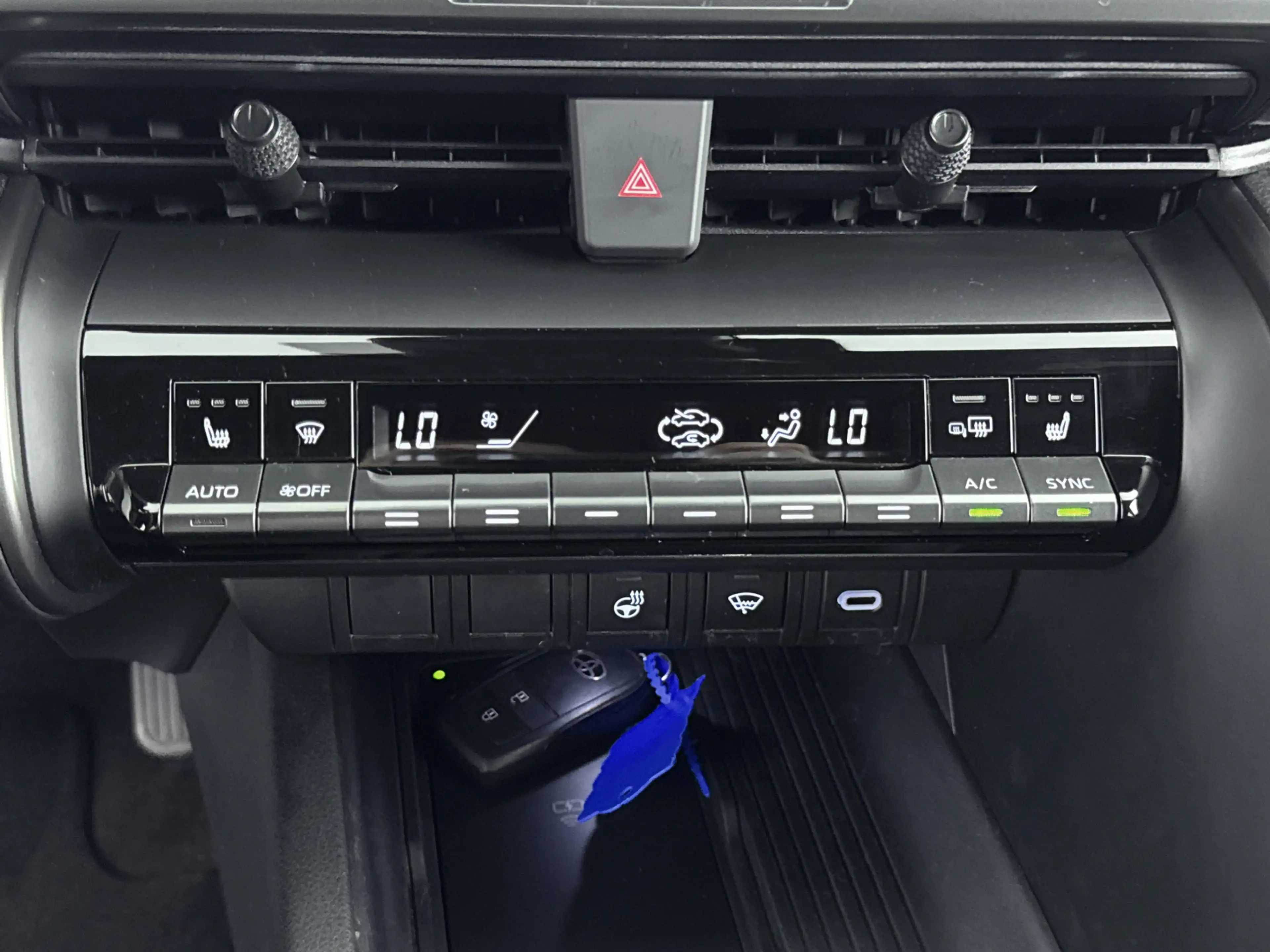 Toyota C-HR 1.8 Hybrid 140 First Edition | Voorruit-Stuur-Stoe — photo 12