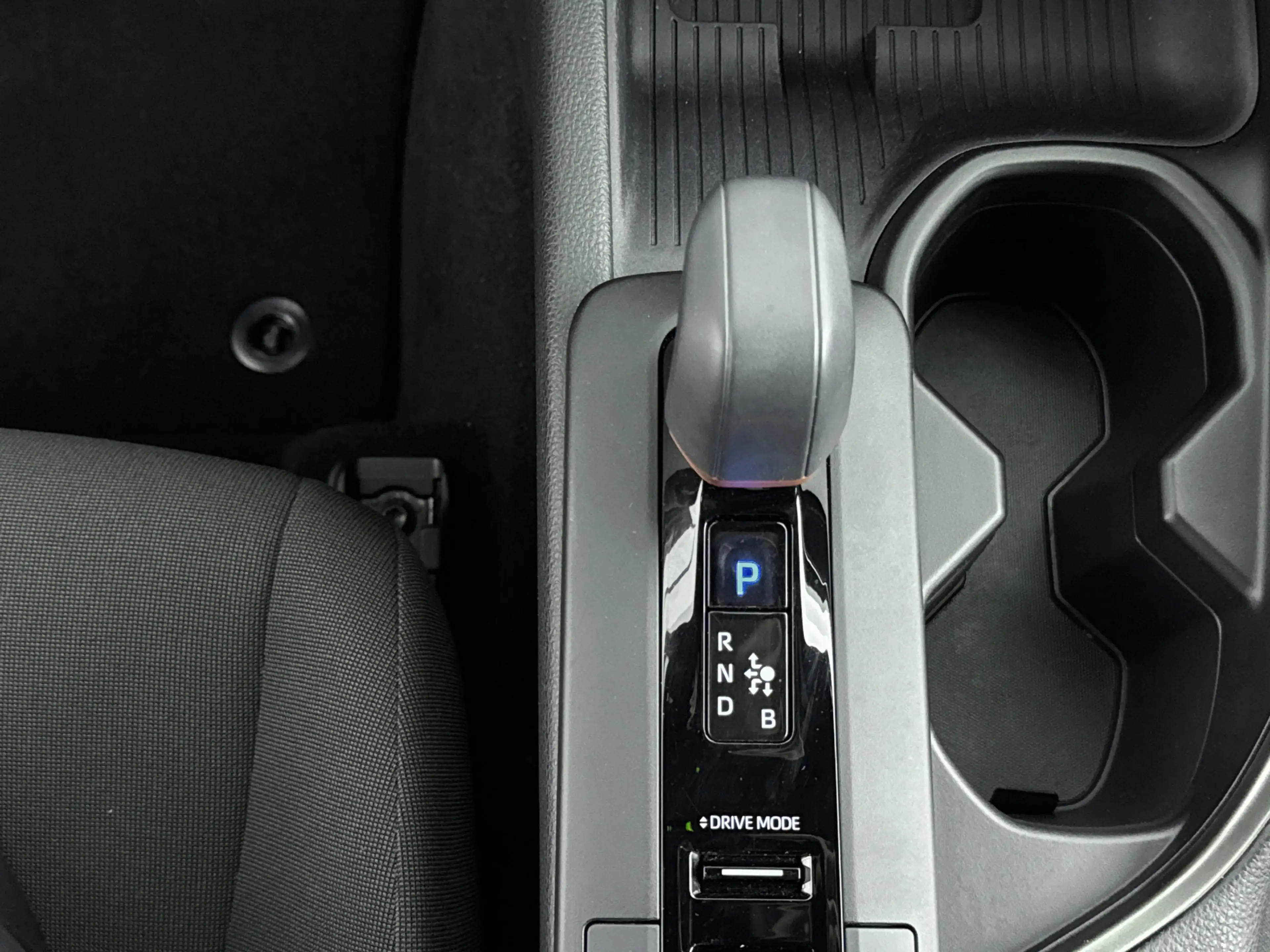 Toyota C-HR 1.8 Hybrid 140 First Edition | Voorruit-Stuur-Stoe — photo 14