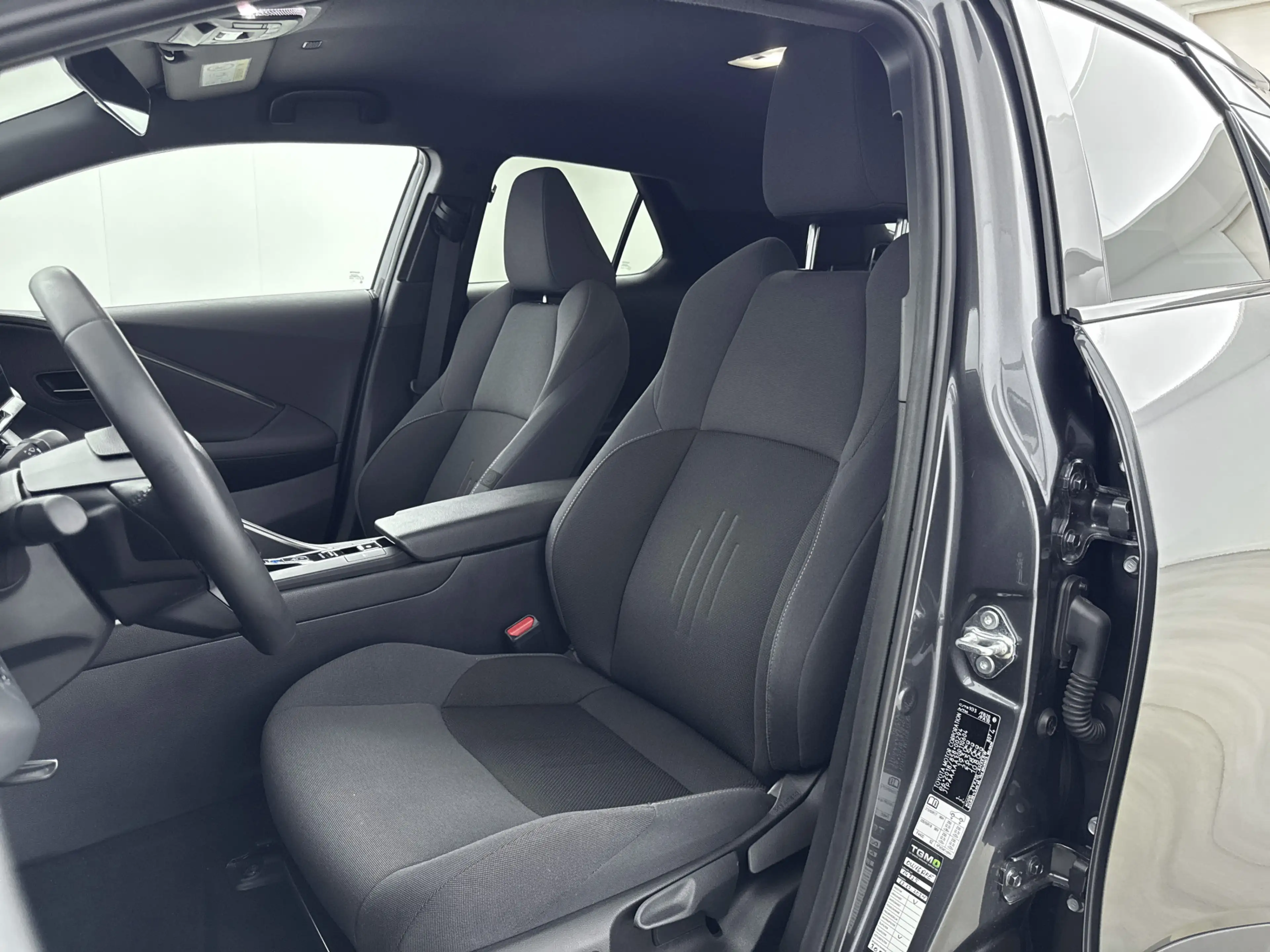 Toyota C-HR 1.8 Hybrid 140 First Edition | Voorruit-Stuur-Stoe — photo 4
