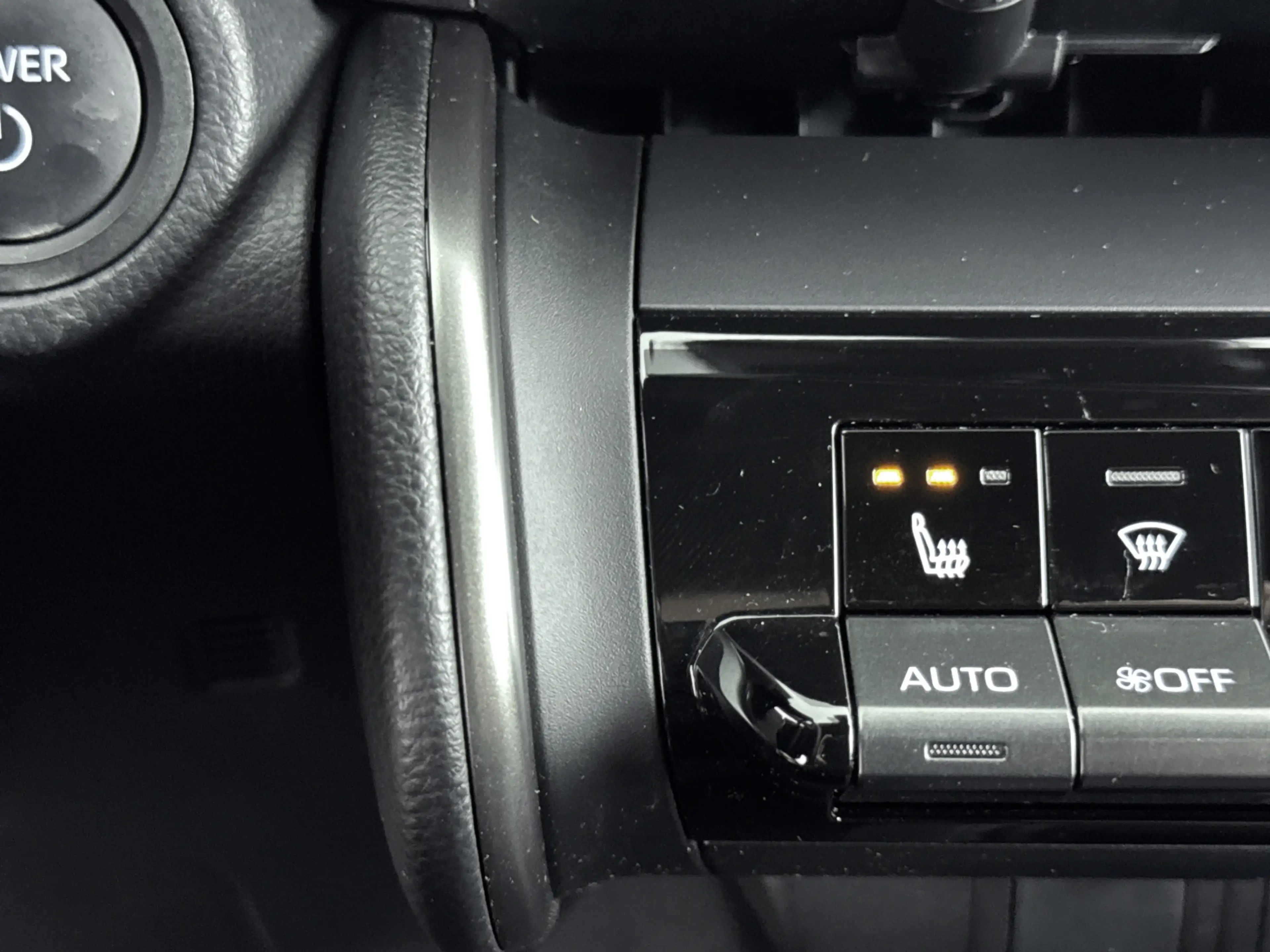 Toyota C-HR 1.8 Hybrid 140 First Edition | Voorruit-Stuur-Stoe — photo 13