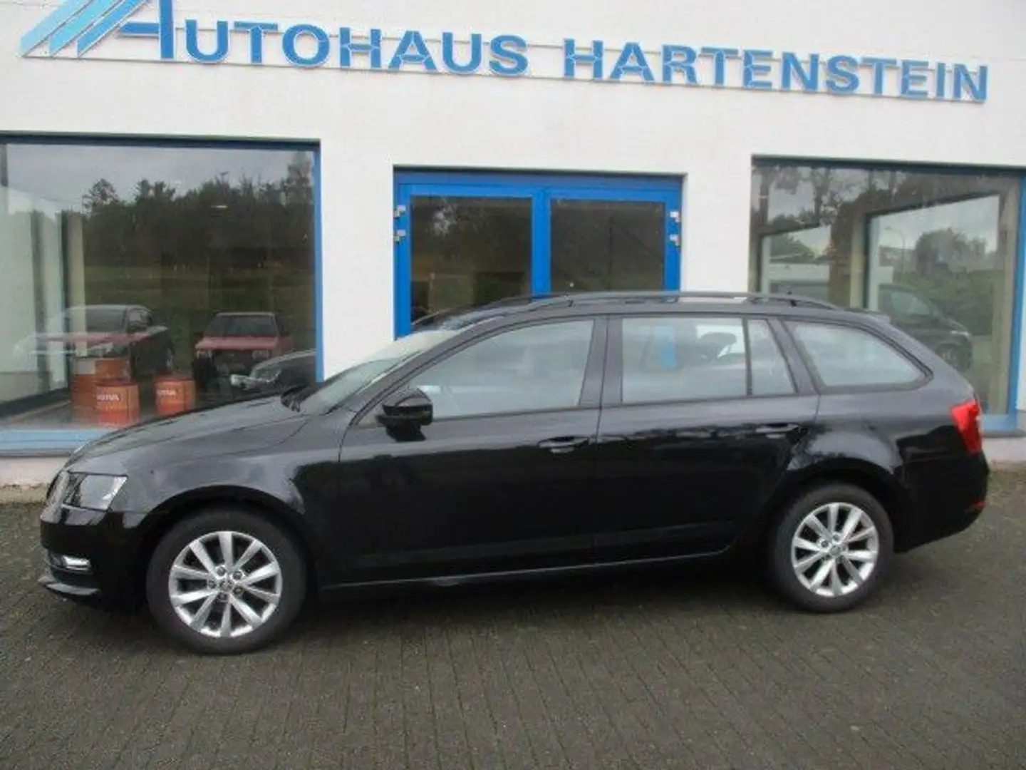 Skoda Octavia III Combi Tour 1.0 TSI Schwarz - 2