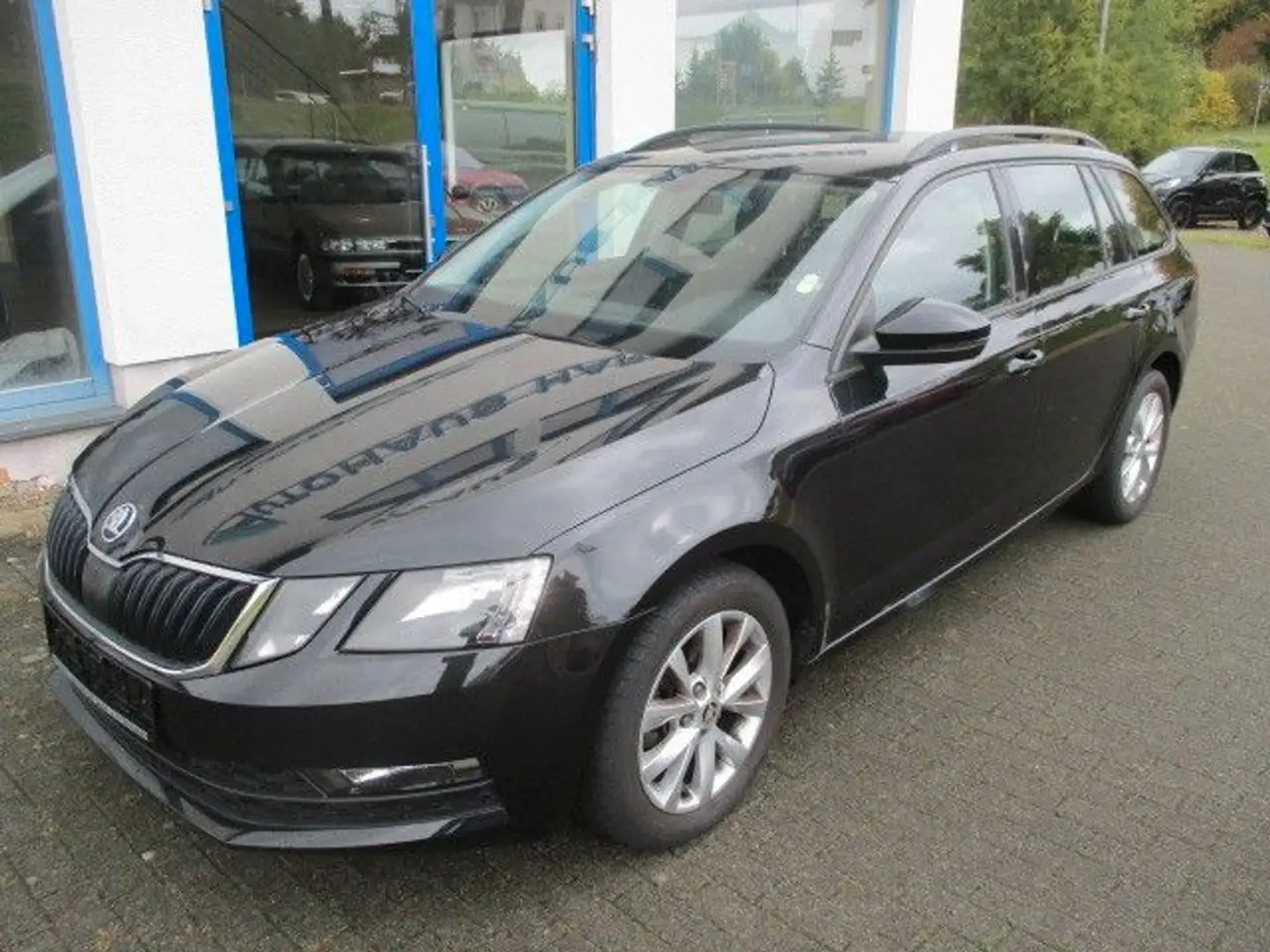 Skoda Octavia III Combi Tour 1.0 TSI Schwarz - 1