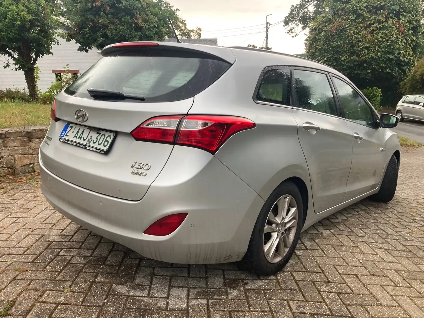 Hyundai i30 SW 1.6 CRDi BLUE Grijs - 2