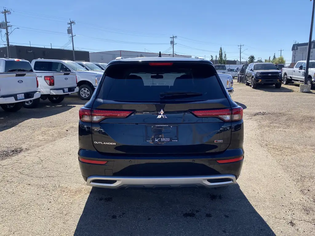 2024 Mitsubishi Outlander SE — photo 8