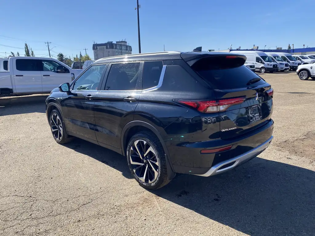 2024 Mitsubishi Outlander SE — photo 6