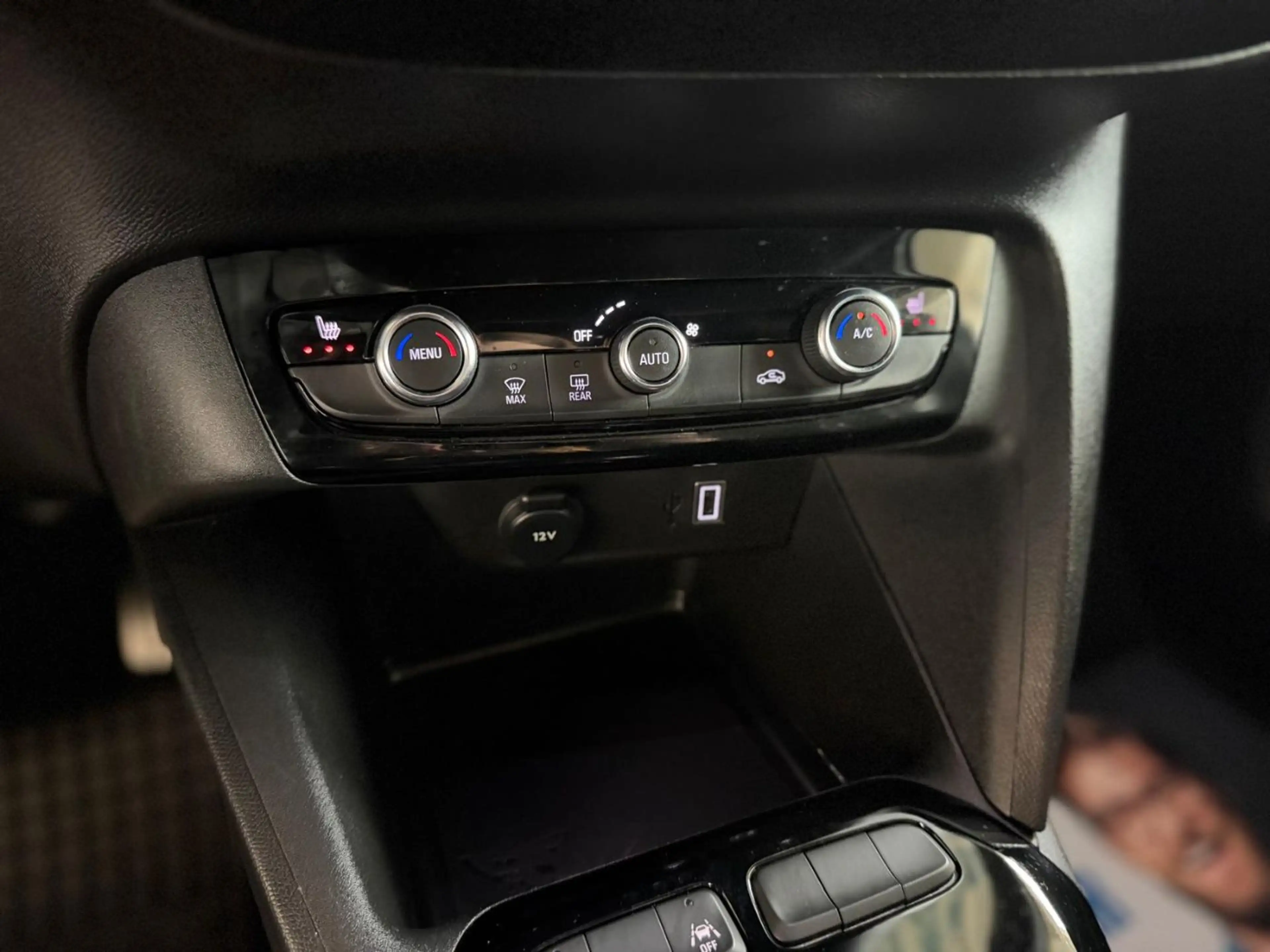 Opel Corsa LED Navi PDC SHZ SpurW Facelift Kam. LM — photo 15