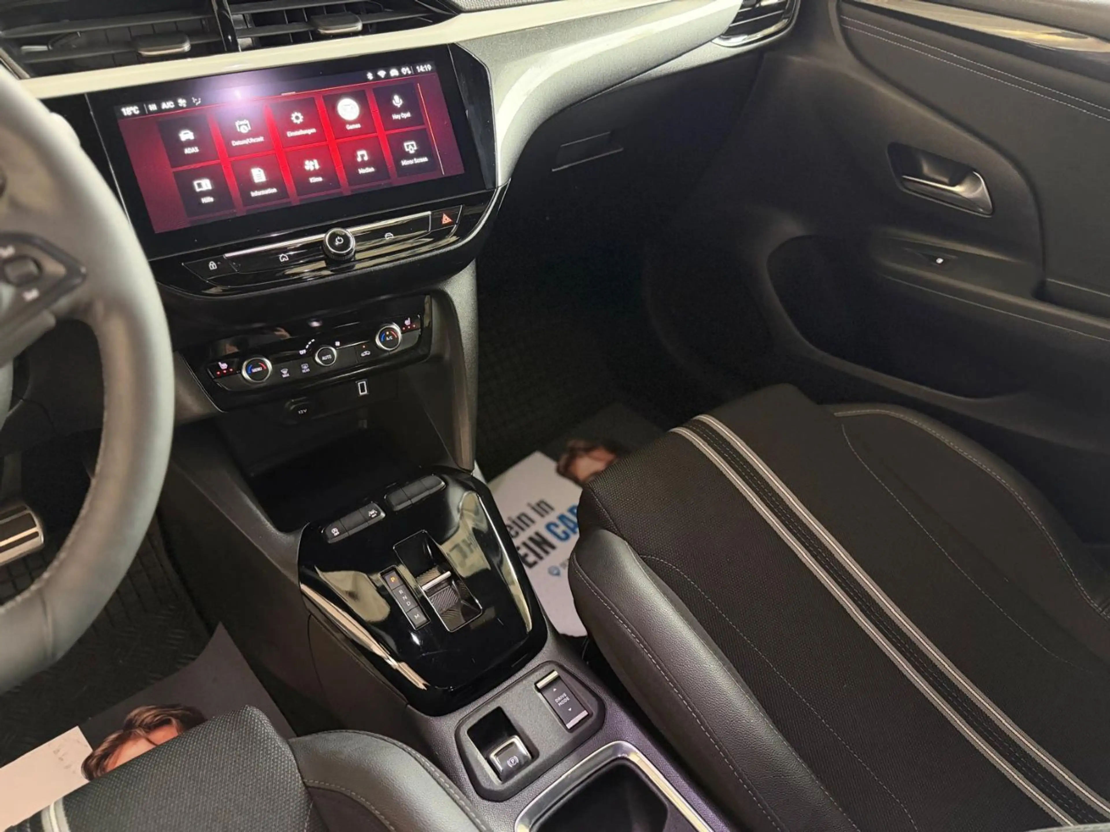 Opel Corsa LED Navi PDC SHZ SpurW Facelift Kam. LM — photo 14