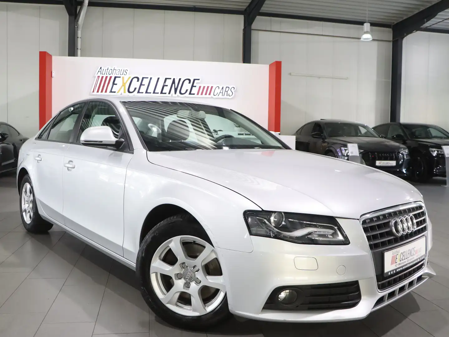 Audi A4 LIMO 1.8 TFSI Attraction / 1.HAND / XENON,MMI Silber - 2