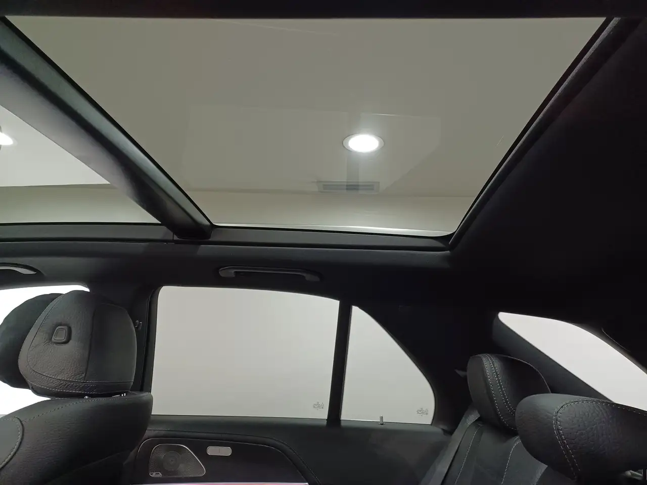 Mercedes-Benz GLE снимка Mercedes-Benz GLE