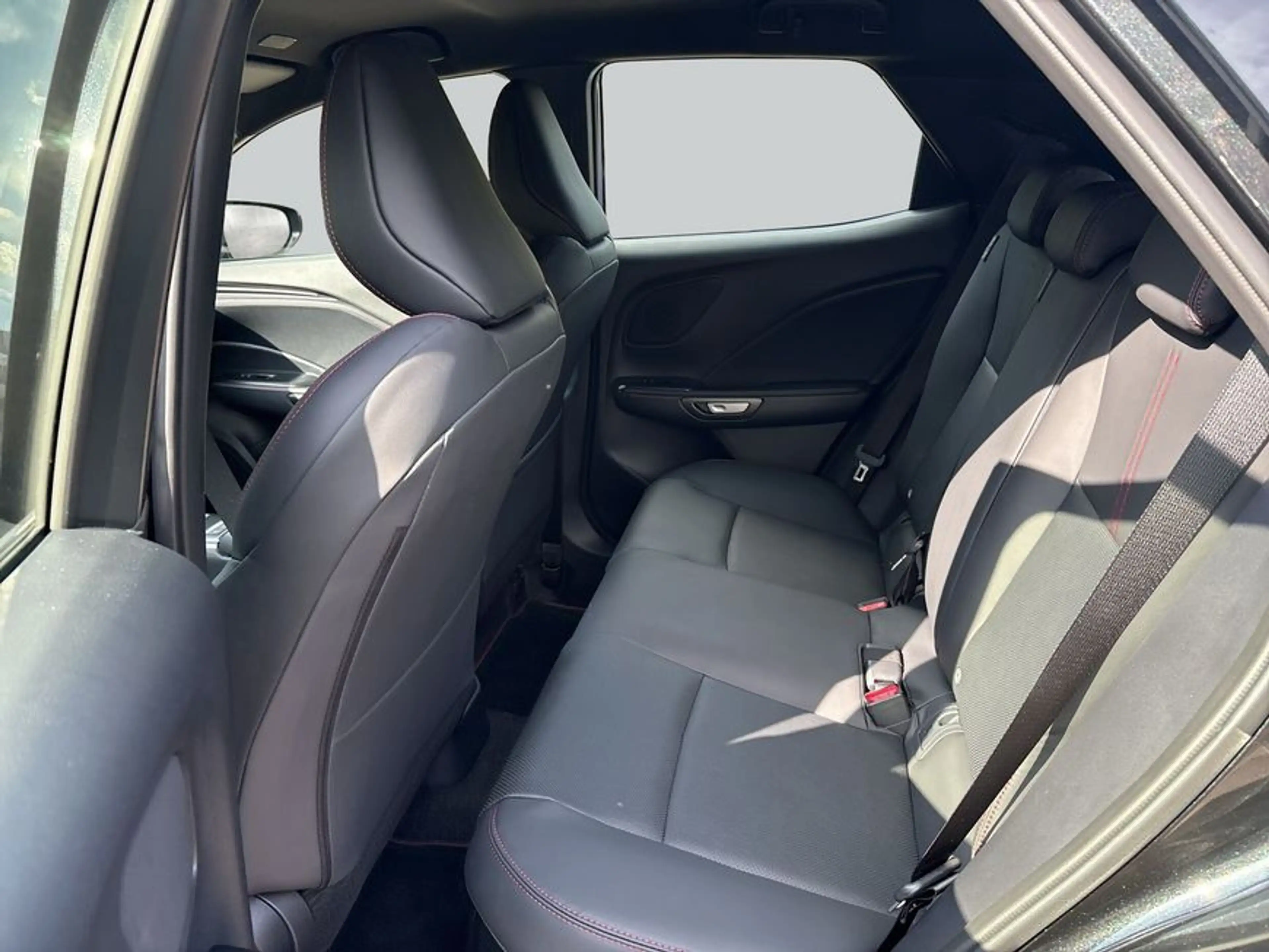 Lexus LBX FWD Elegant Black Edition Totwinkel-Assistent — photo 11