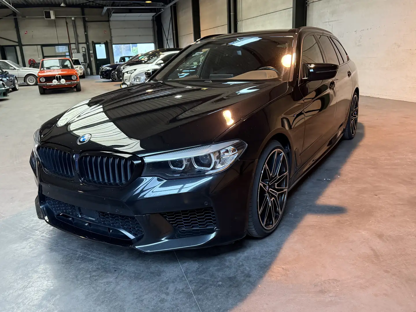 BMW 530 530i Touring Aut. M- pack Zwart - 2