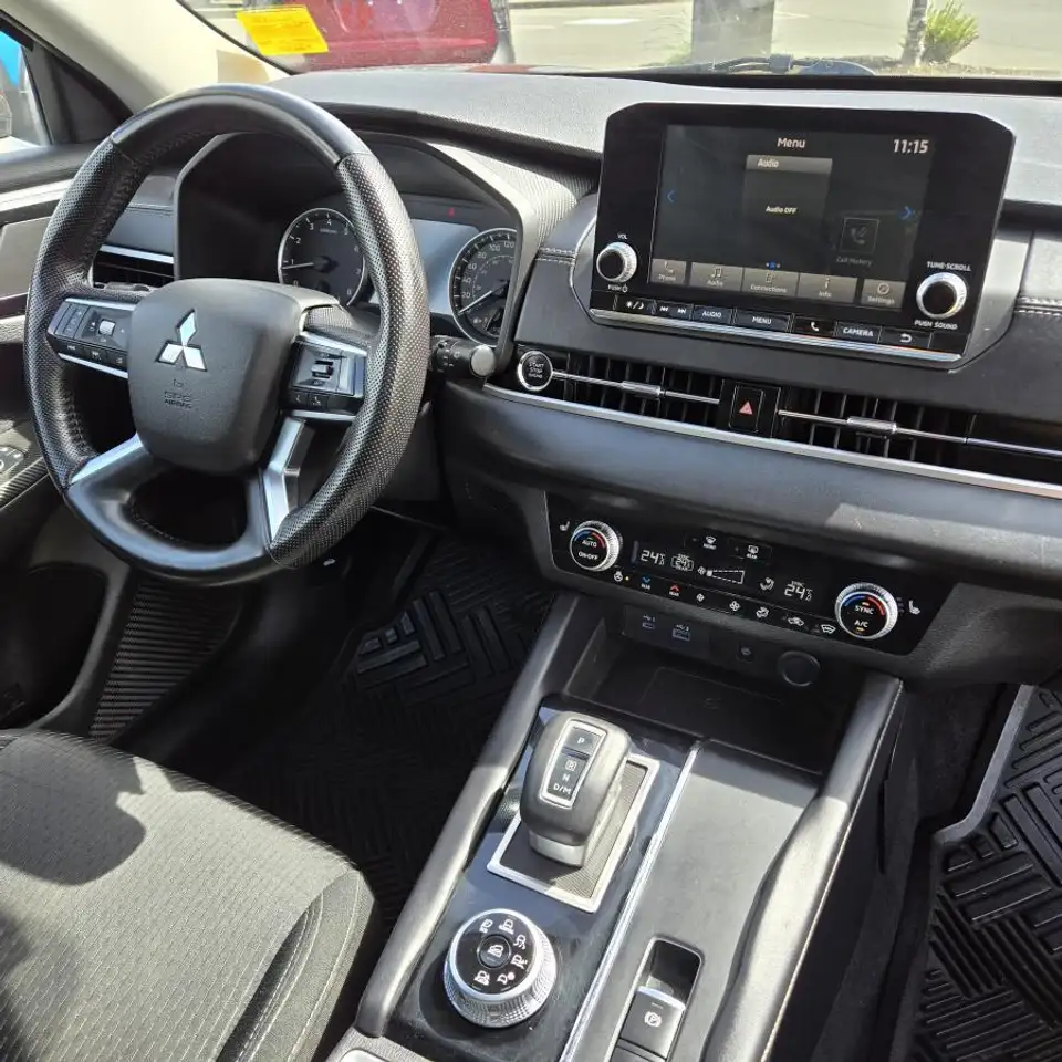 Mitsubishi Outlander снимка Mitsubishi Outlander