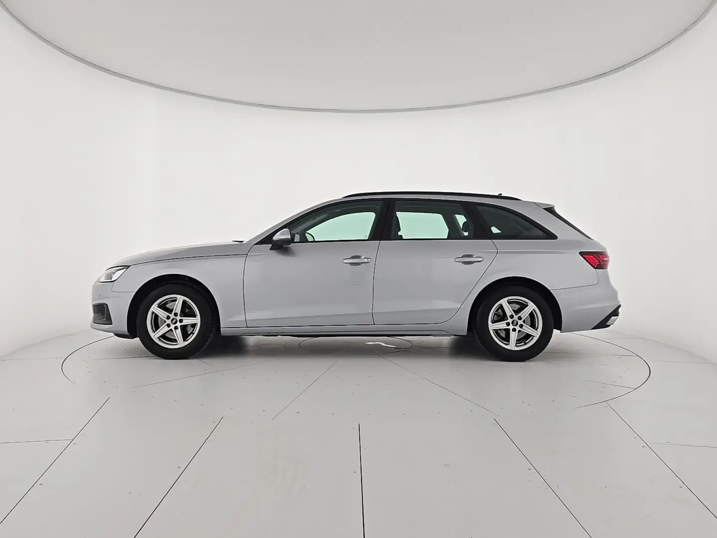 Audi A4 Avant 30 TDI/136 CV S tronic Zilver - 2