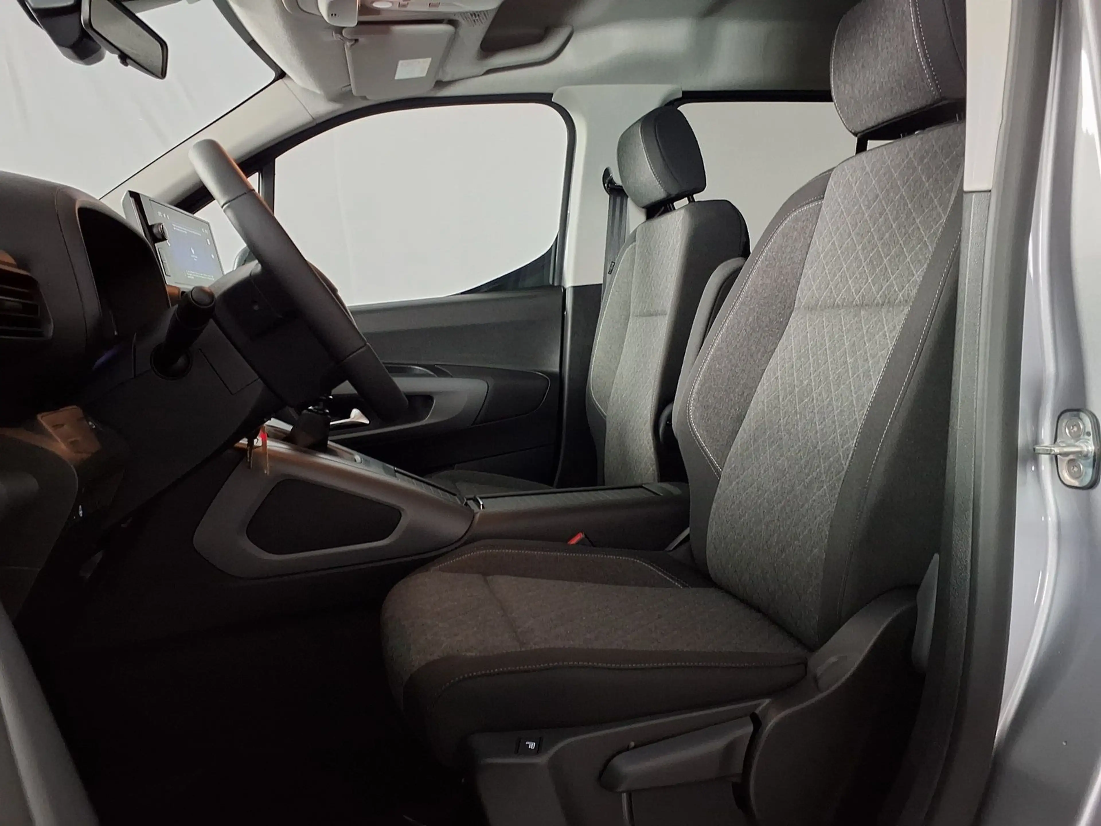 Opel Combo Life Edition 1.5 Diese 6-Gang Schaltgetriebe — photo 9