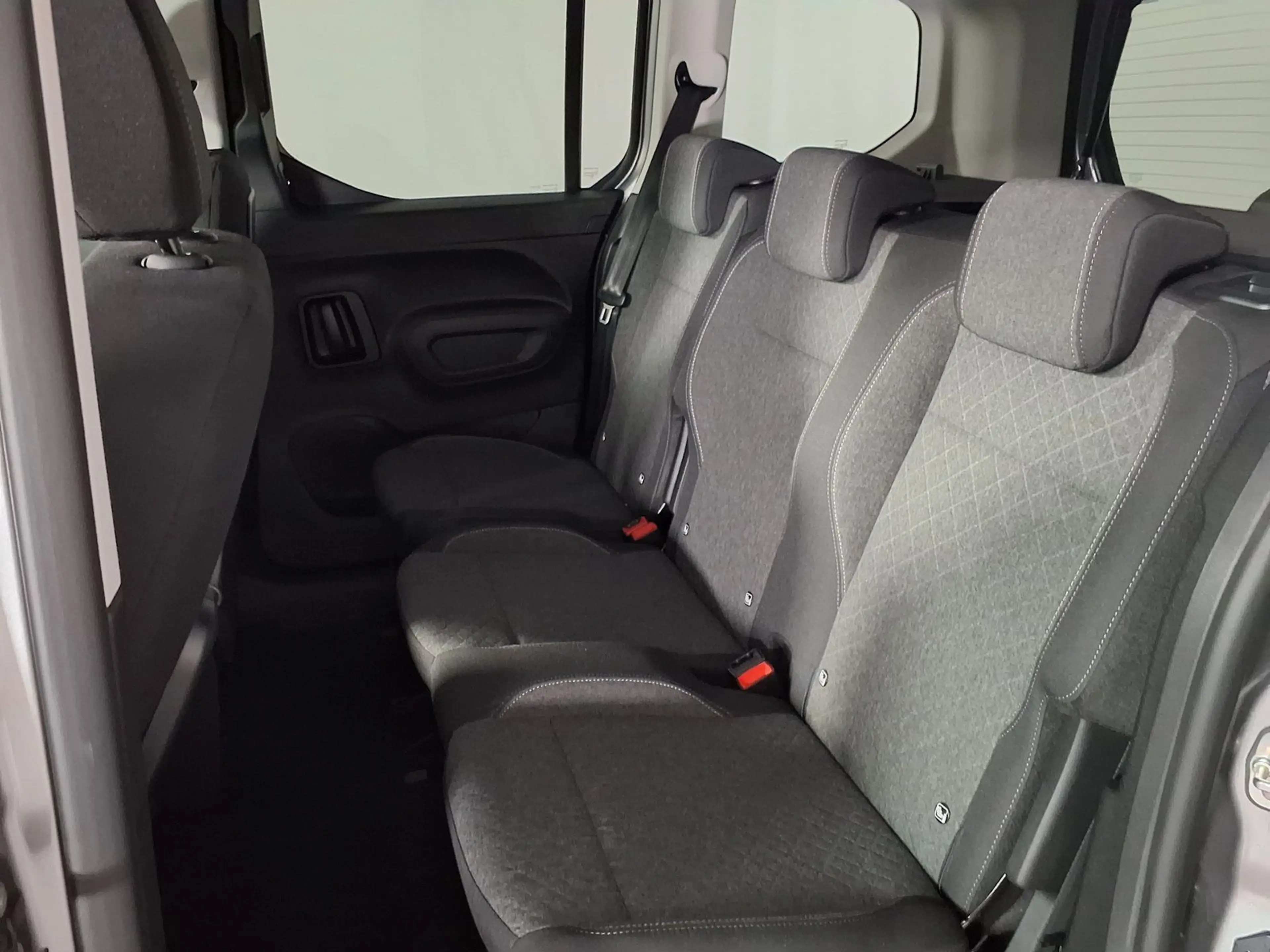 Opel Combo Life Edition 1.5 Diese 6-Gang Schaltgetriebe — photo 10
