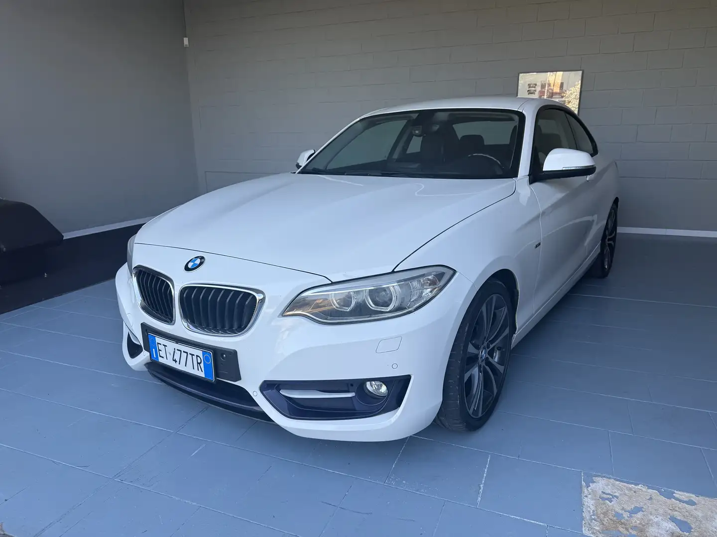 BMW 220 220d Coupe Sport 184cv Bílá - 2