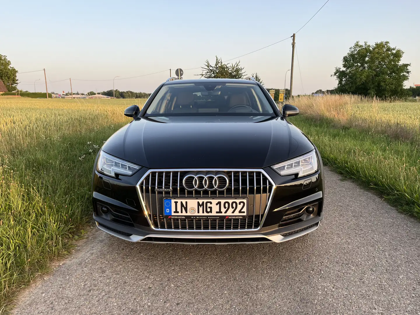 Audi A4 allroad Automatik ACC AHK SH Pano Schwarz - 2