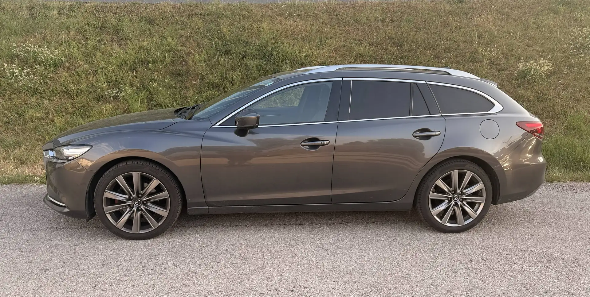 Mazda 6 Mazda 6 Sport Combi CD184 Revolution Top AWD Aut. Revolution Top Grau - 2