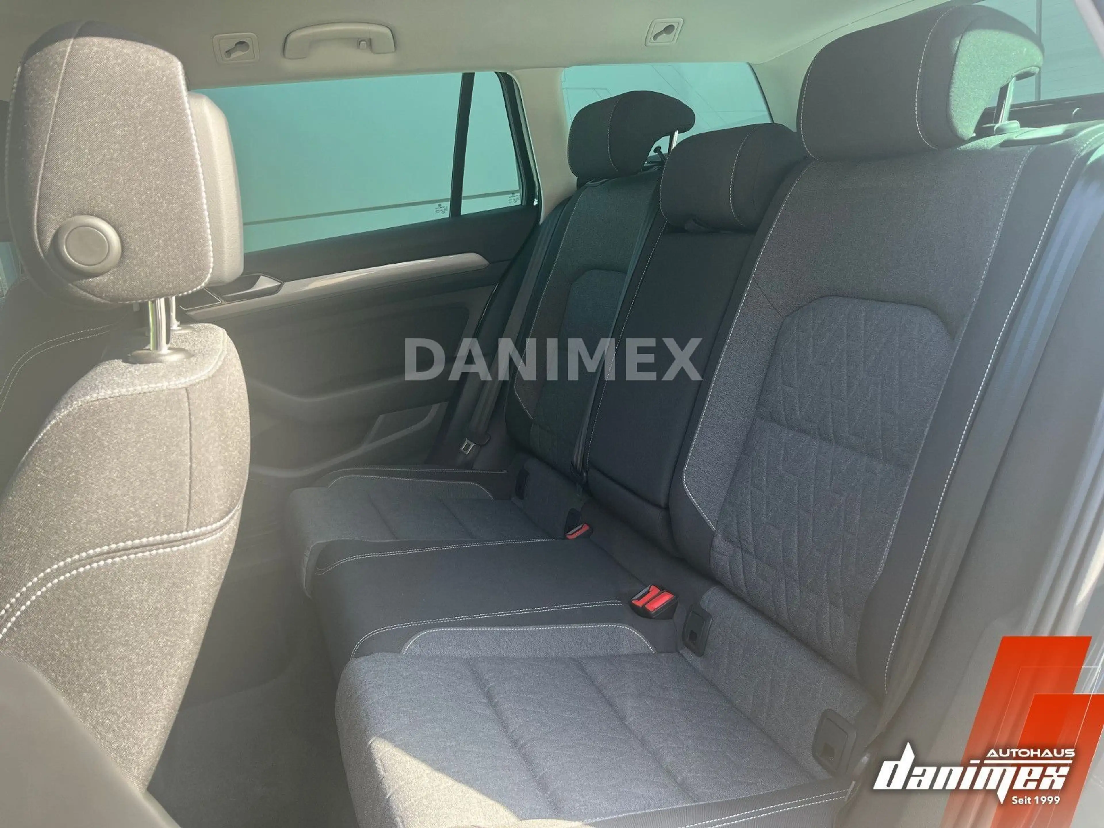 Volkswagen Passat Variant Business 2.0 TDI DSG AHK GARANTIE — photo 14