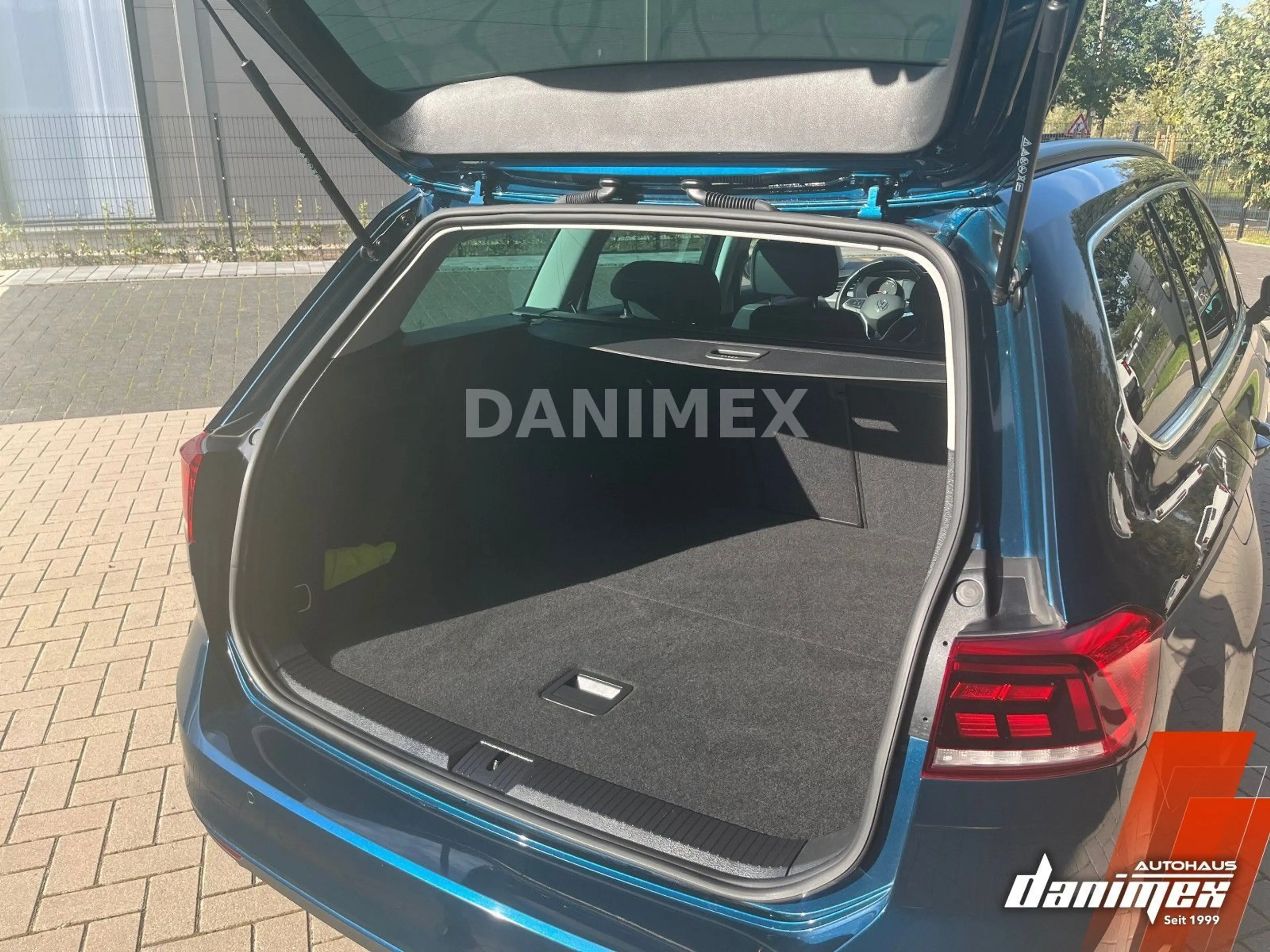 Volkswagen Passat Variant Business 2.0 TDI DSG AHK GARANTIE — photo 9