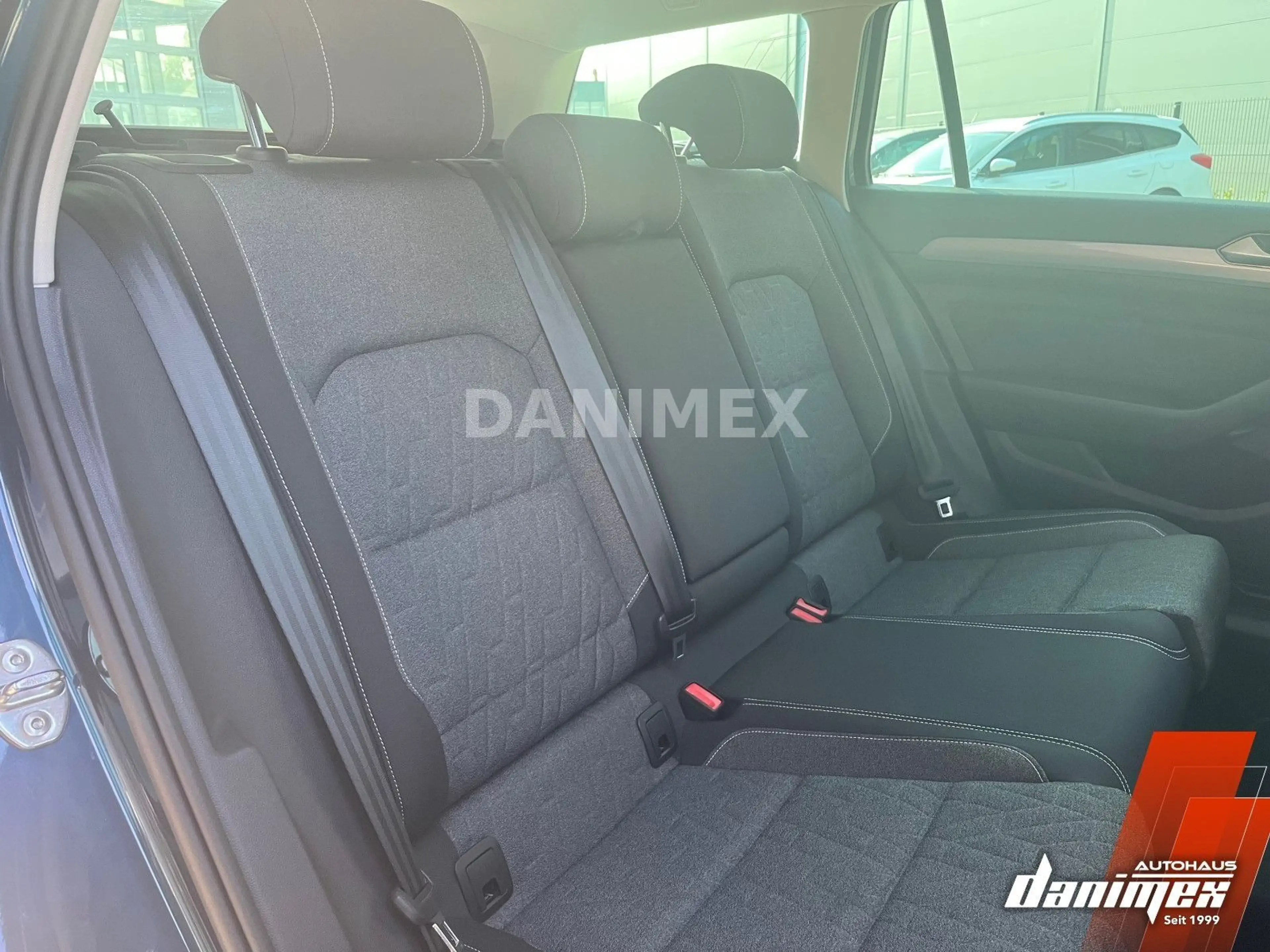 Volkswagen Passat Variant Business 2.0 TDI DSG AHK GARANTIE — photo 13