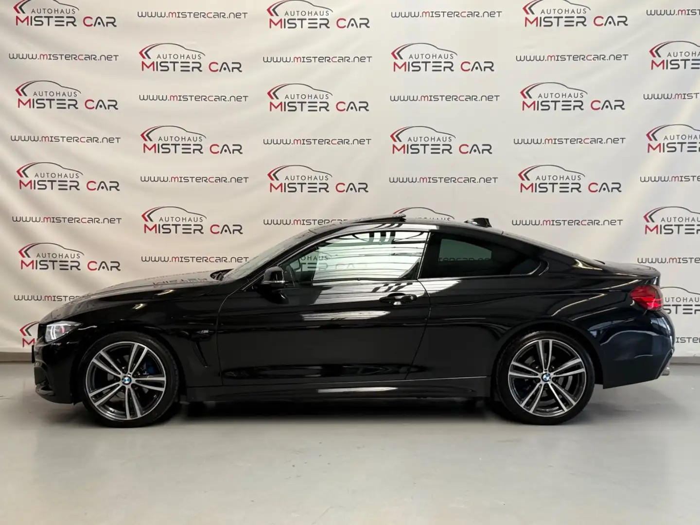 BMW 420 d Coupe M Sport/SAG/XEN/SHZ/GSHD/PDC/19 Zwart - 2