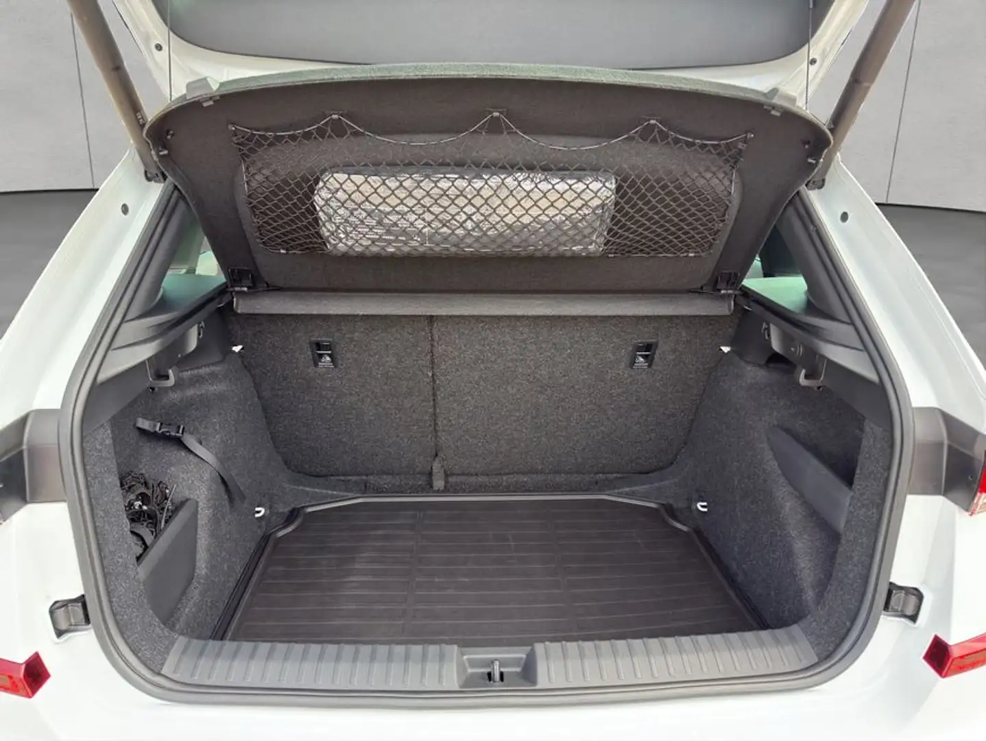 Skoda Kamiq Selection 1.5 TSI 150PS DSG SHZ RFK KLIMA Weiß - 2