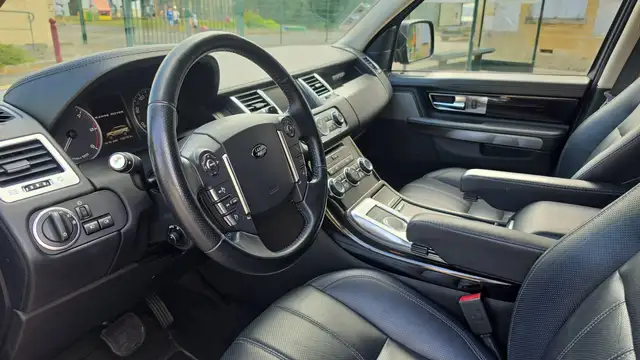 Land Rover Range Rover Sport view 8