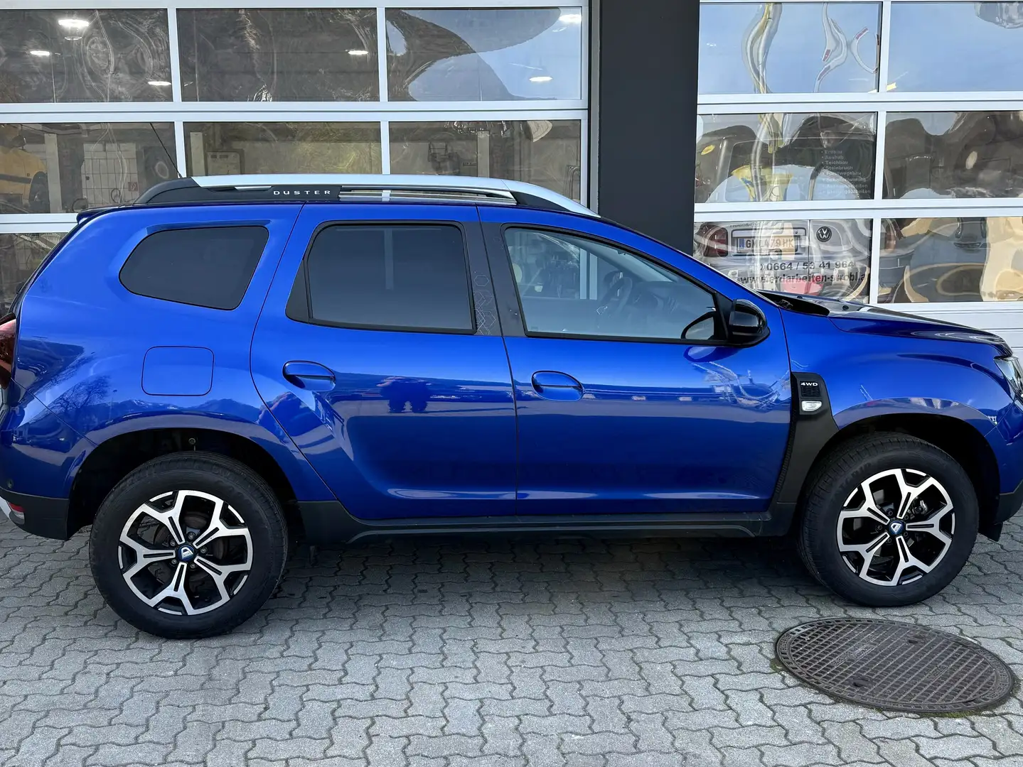 Dacia Duster 4WD "CELEBRATION"  Navi - Sitzheizung - Klimaaut. Bleu - 2