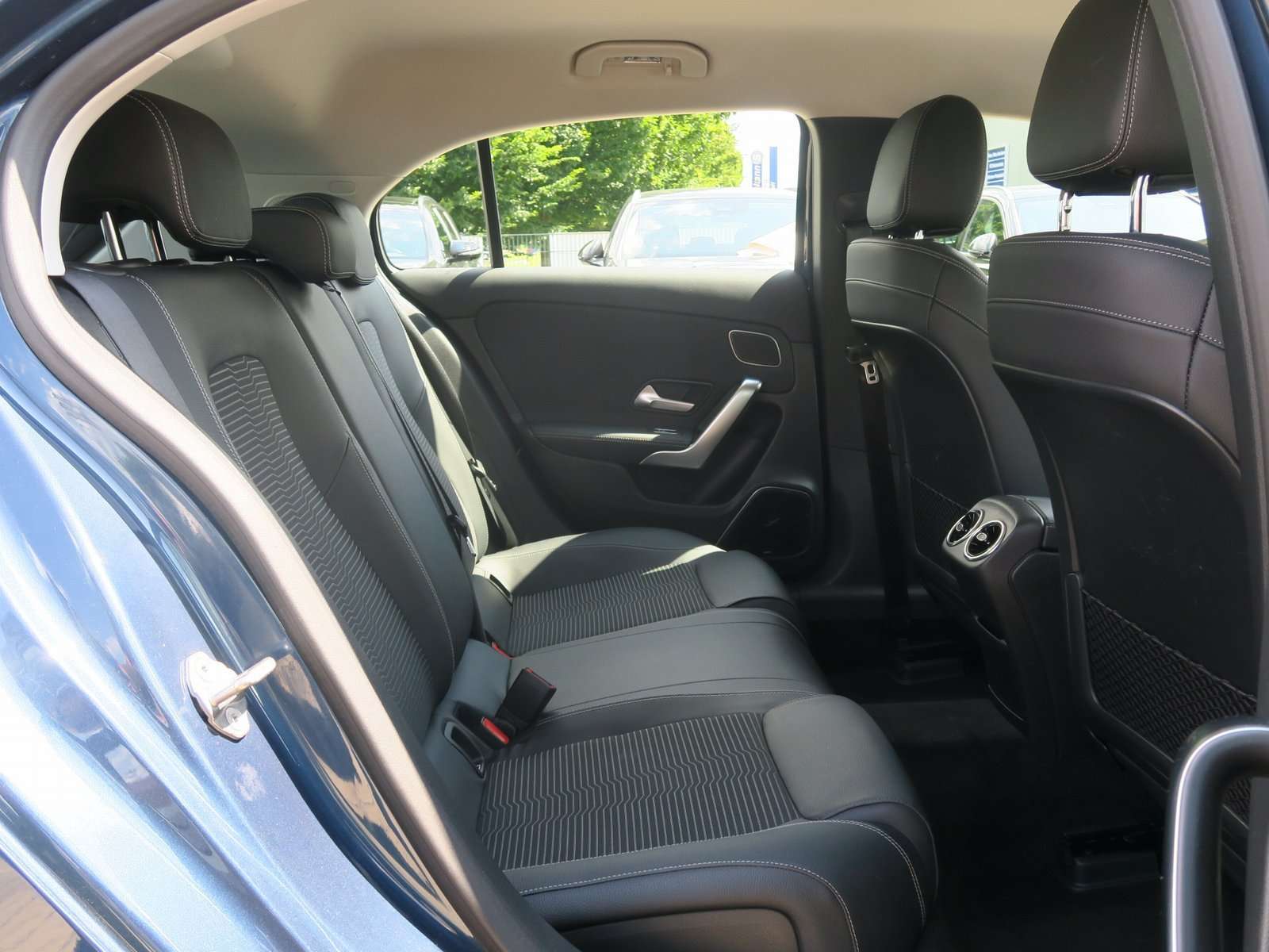 Mercedes-Benz A 220