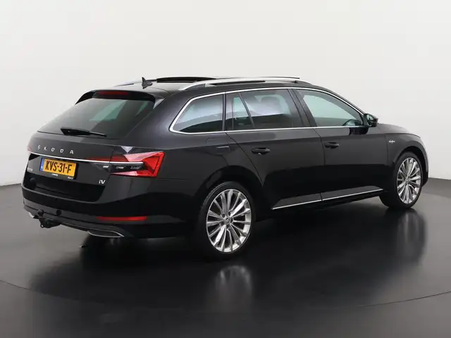 Skoda Superb view 6
