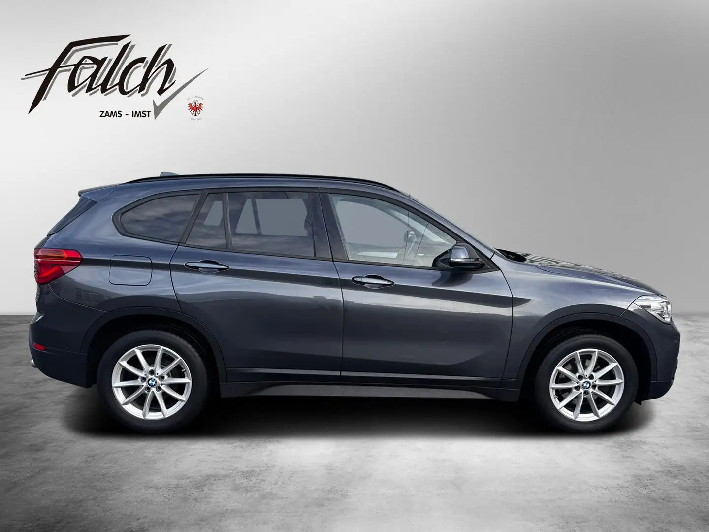 BMW X1 xDrive18d Advantage Aut. Grau - 2