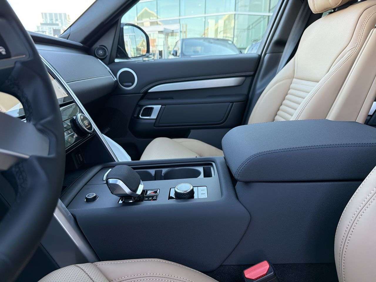 2026 Land Rover Discovery P300 Dynamic SE thumb 18