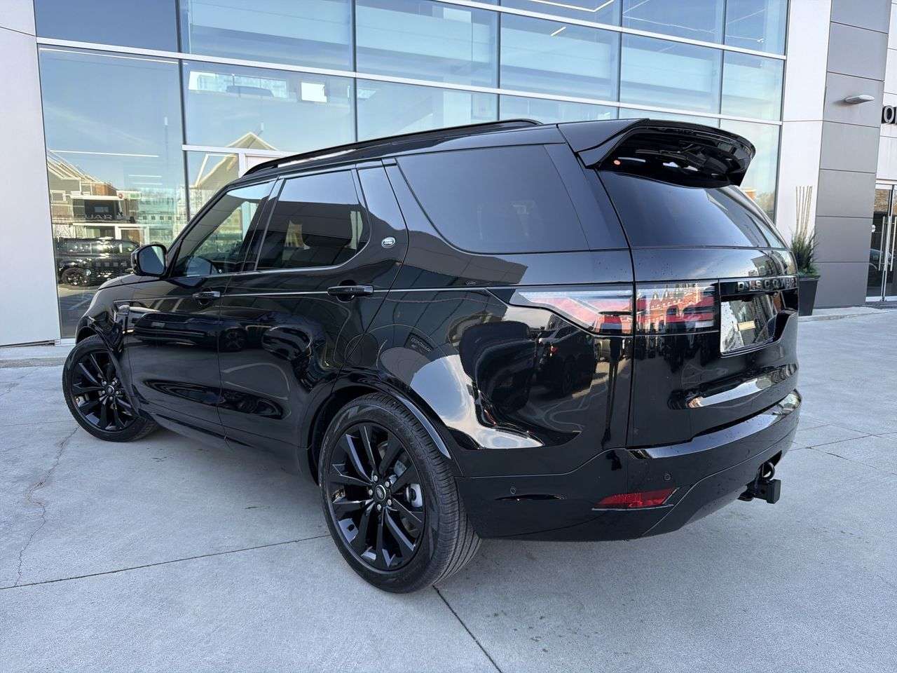 2026 Land Rover Discovery P300 Dynamic SE thumb 6