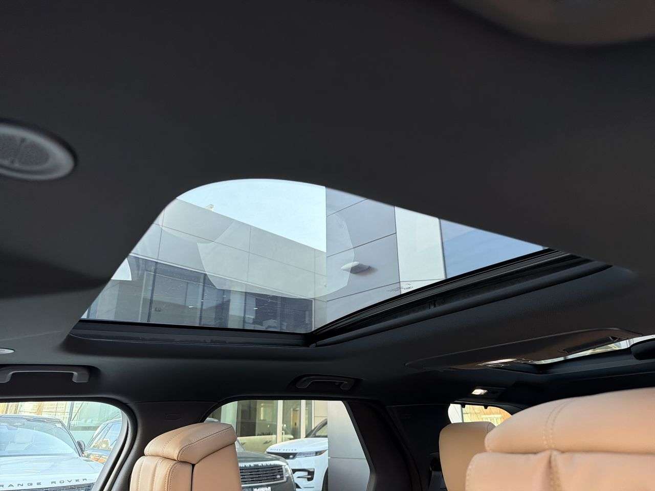 2026 Land Rover Discovery P300 Dynamic SE thumb 19